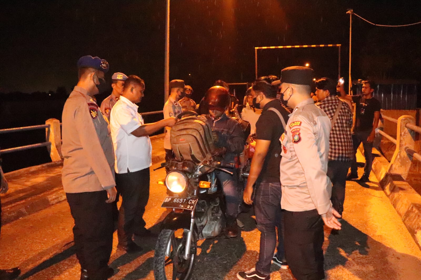 Operasi Pekat, Polres Karimun Laksanakan Pemeriksaan Penumpang dan Kendaraan di Pelabuhan Roro