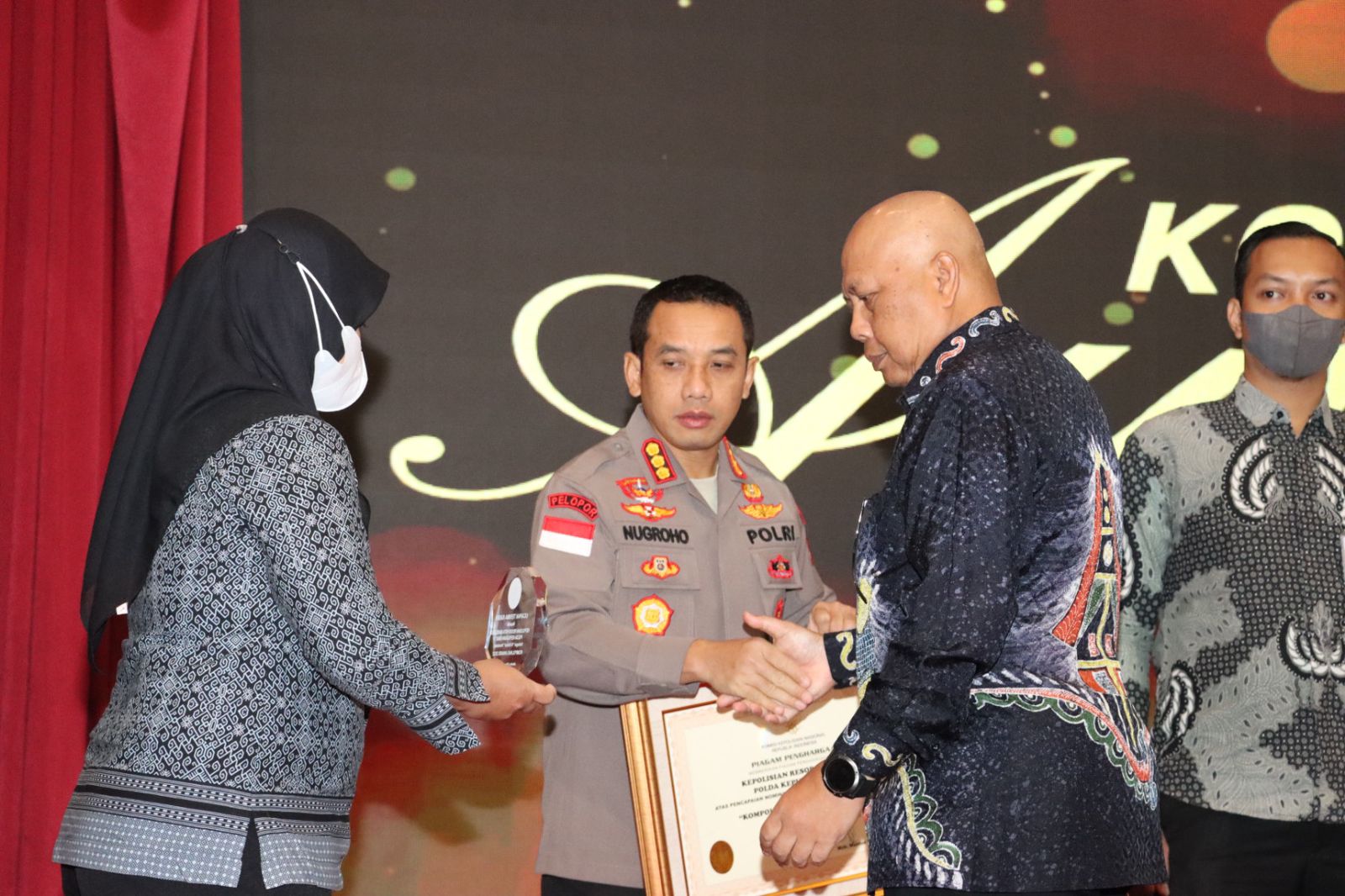 Kapolresta Barelang Terima Penghargaan Kompolnas Awards 2022 di Auditorium PTIK, Jakarta