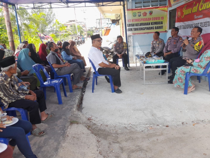 Jum'at Curhat, Kapolsek Tanjung Pinang Barat Iptu Andri Warman SH,Dengarkan Keluhan  Warga  Kelurahan Kamboja