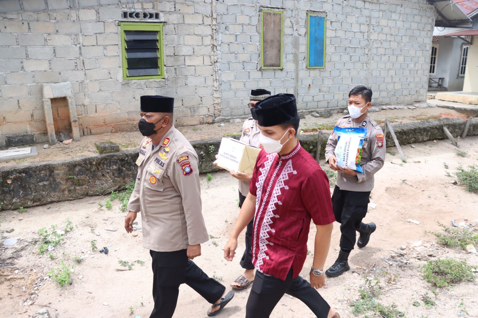 Jum’at Berkah, Kapolres Karimun Ulurkan Bantuan Kepada Masyarakat