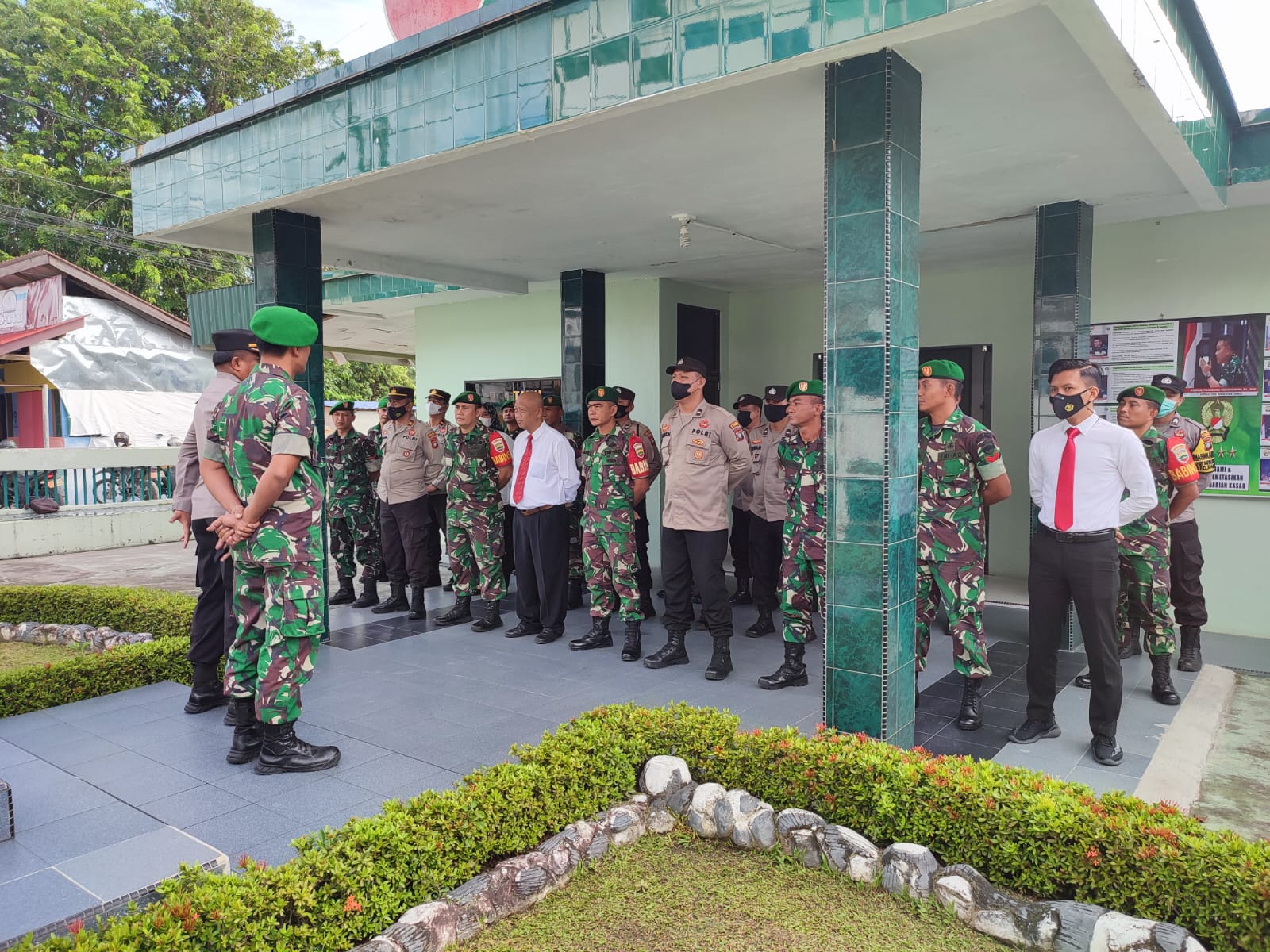 Sebagai Wujud Soliditas Polsek Balai Karimun Dengan Koramil 01 Karimun Gelar Apel Bersama