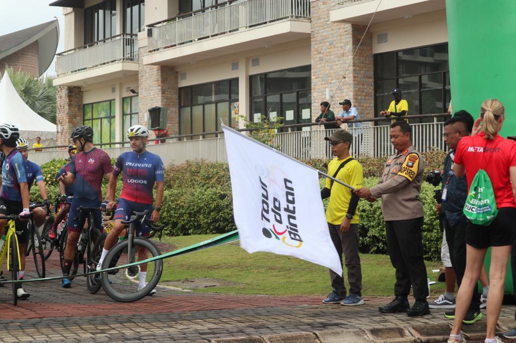 Kapolres Bintan Lepas Peserta Tour De Bintan Di Hari Ketiga