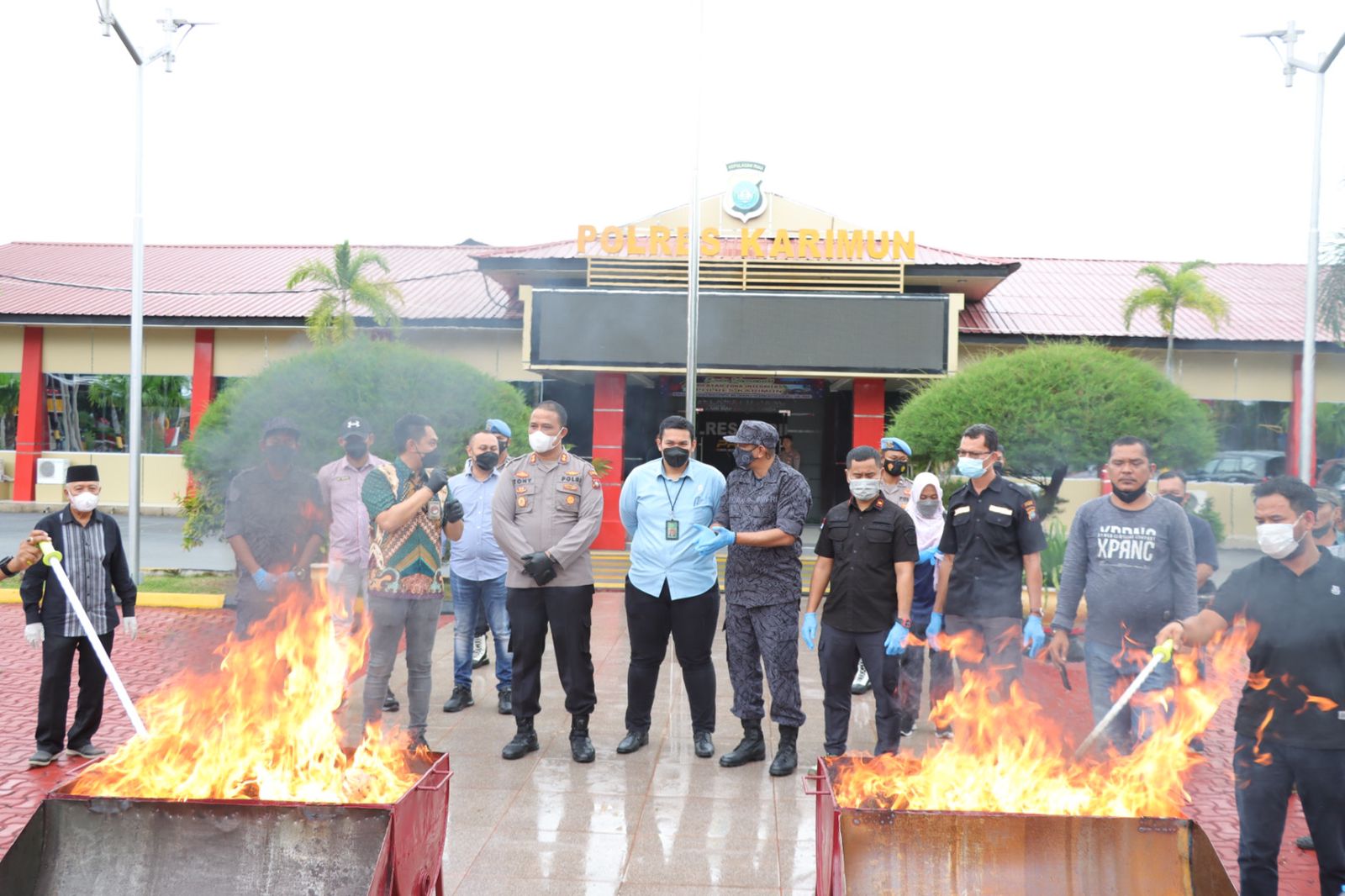 Polres Karimun Dan Satresnarkoba Musnahkan Barang Bukti Narkotika Jenis Ganja Kering Sebanyak 30.412 ( tiga puluh ribu empat ratus dua belas ) Gram