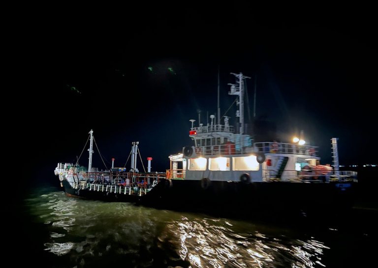 Mantap...Bea Cukai Batam Tangkap Kapal Tanker Bermuatan Minyak Solar Ilegal,Pada Saat Operasi Patroli Laut Jaring Sriwijaya
