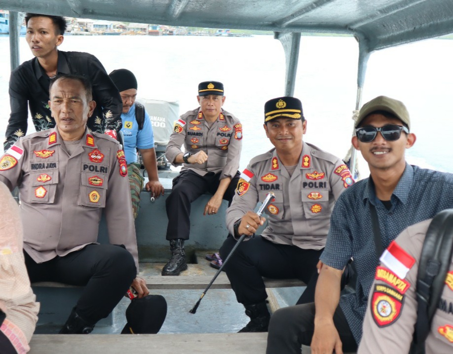 Kapolres Bintan Tinjau Langsung Pelaksanaan Pilkades Serentak Kabupaten Bintan Hingga Ke TPS Terpencil