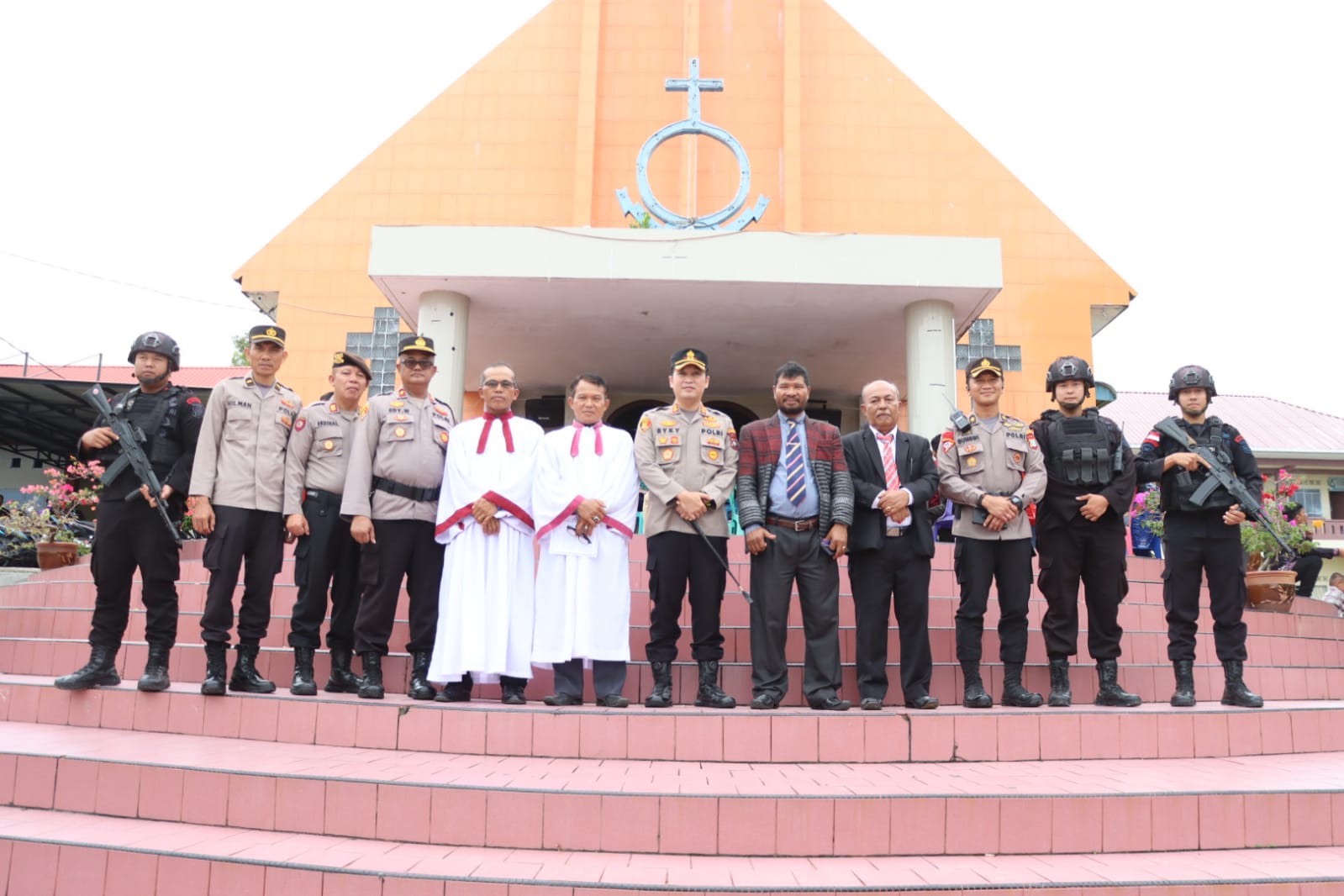 Hari Paskah, Kapolres Karimun Patroli Disejumlah Gereja