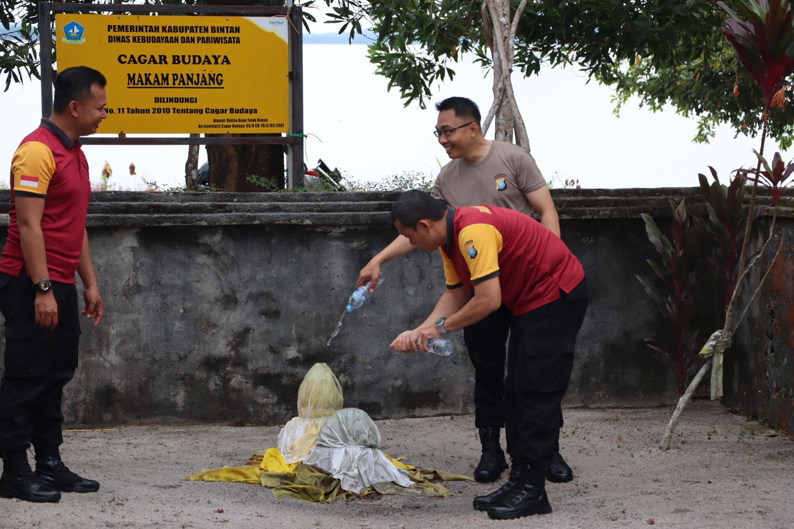 Kapolres Bintan Pimpin Bakti Sosial di Situs Sejarah