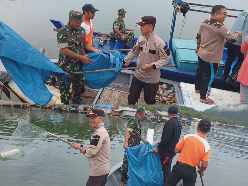 Kapolsek Tambelan Polres Bintan Bersama Uspika Tambelan Bersihkan Bibir Pantai Tempat Tinggal Penduduk