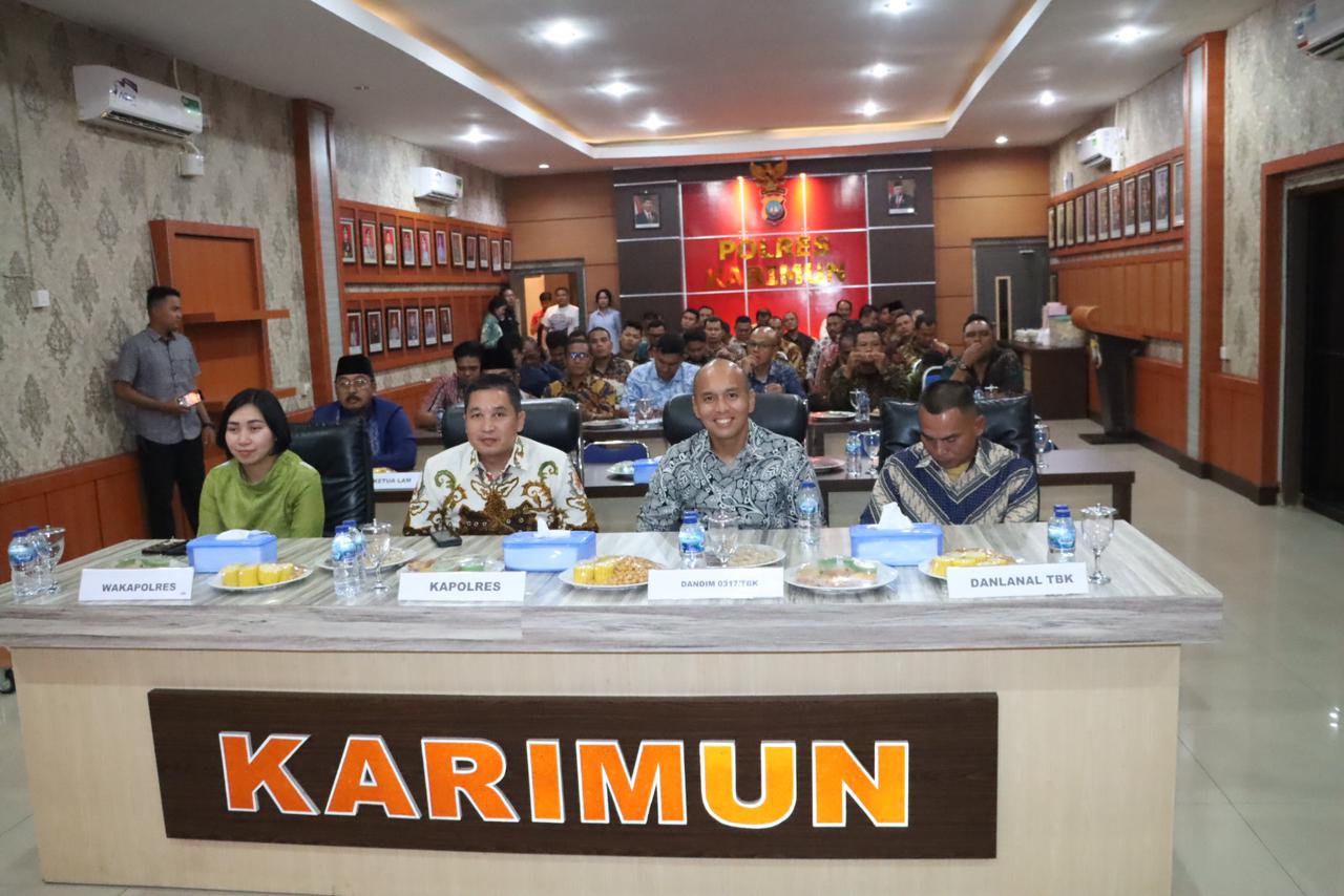 Polres Karimun Nobar Wayang Kulit Bersama TNI dan Komunitas Pecinta Wayang