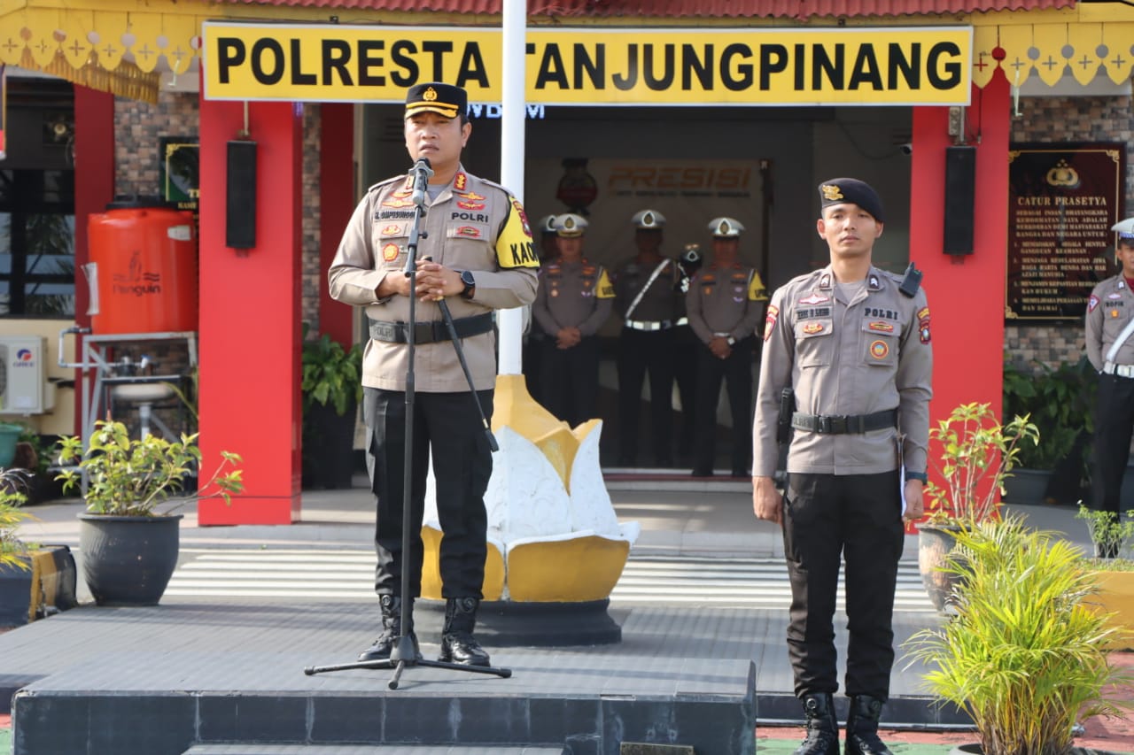 Kapolresta Tanjungpinang Pimpin Upacara Bendera Hari Kesadaran Nasional