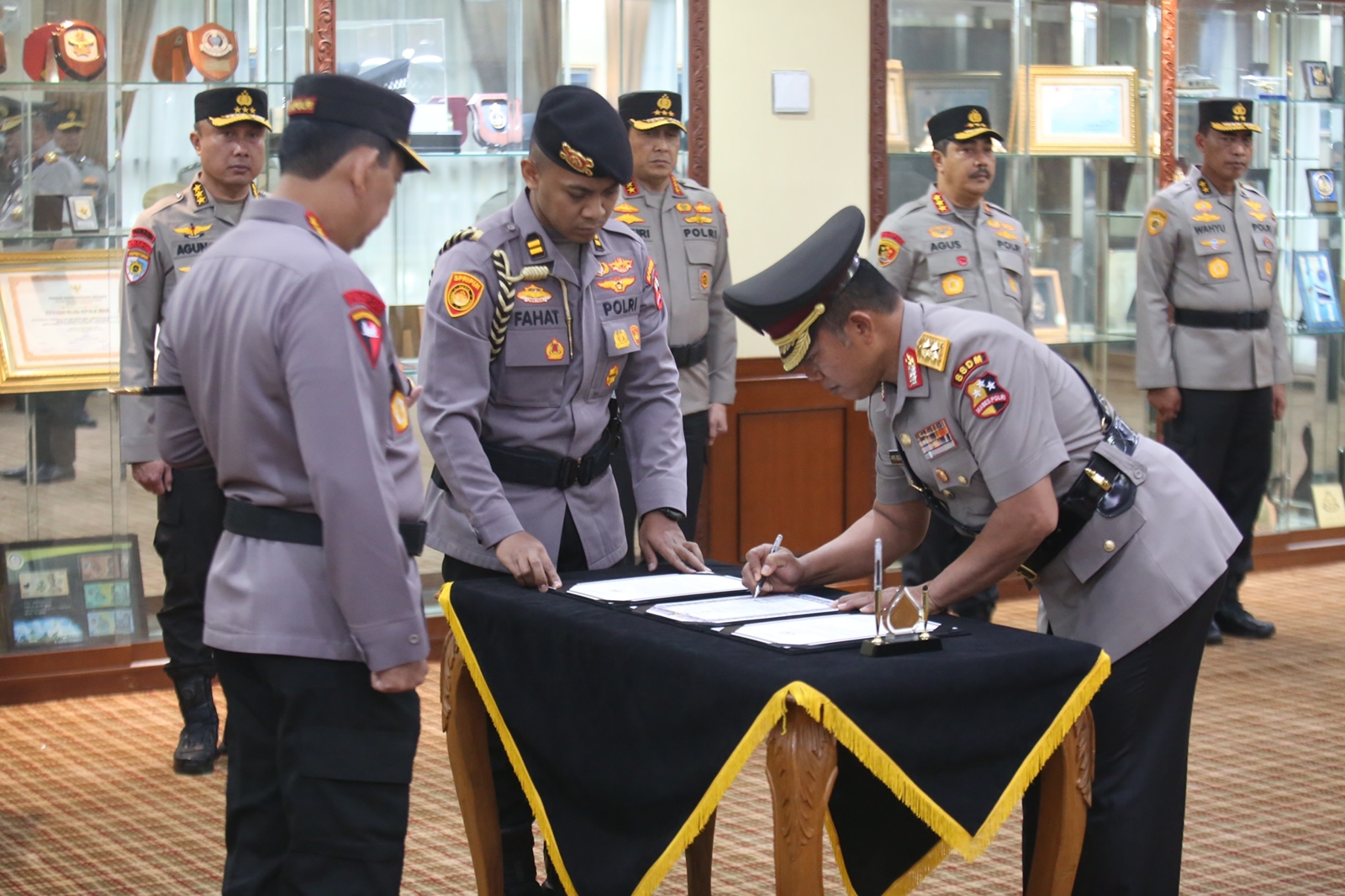 Kapolda Kepri Resmi DiJabat IRJEN POL DRS. TABANA BANGUN M.SI