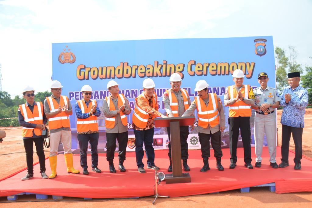 Kapolda Kepri Pimpin Ground Breaking Ceremony Pembagunan Gedung Pelayanan BPKB DIT Lantas Polda Keri Tahun 2023