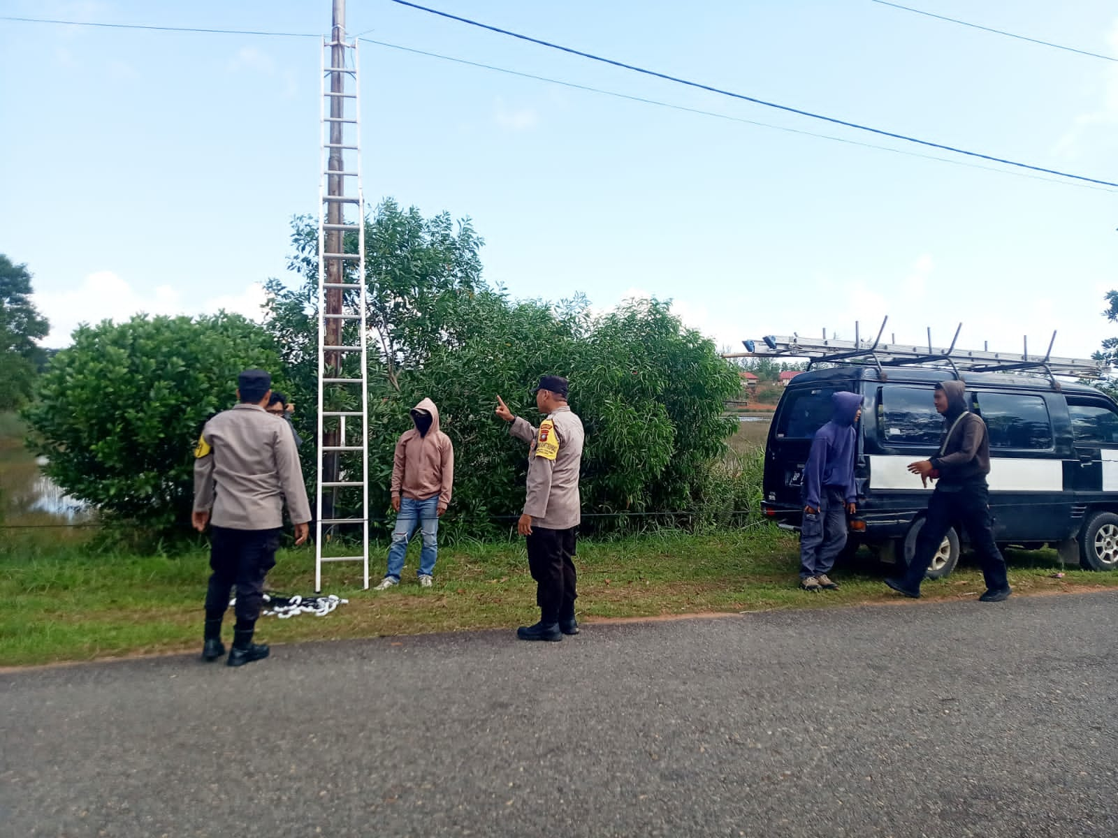 Patroli Polsek Teluk Bintan Berikan Himbauan Keselamatan Dalam Bekerja