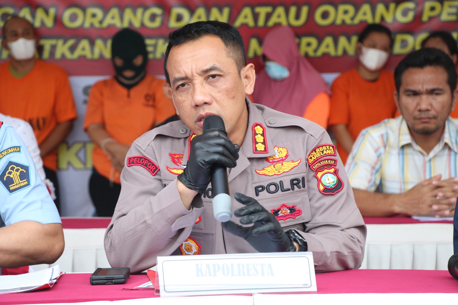 Kapolresta Barelang Gelar Konferensi Pers Tindak Pidana TPPO dan Penempatan PMI Non Prosedural