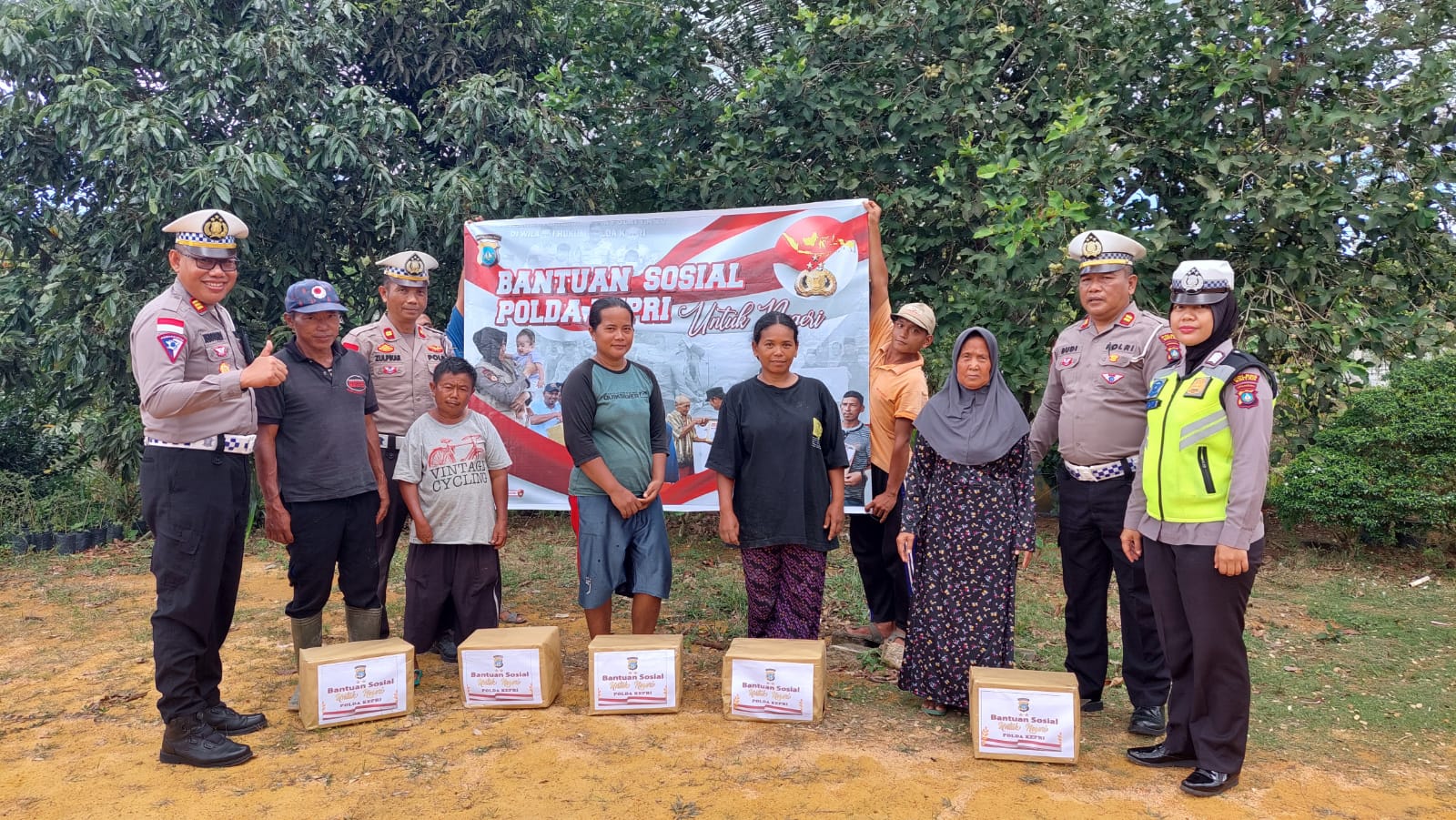 Kapolres Bintan Berikan 1200 Paket Bahan Pokok Penting (Bapokting) Selama Bulan Suci Ramadhan