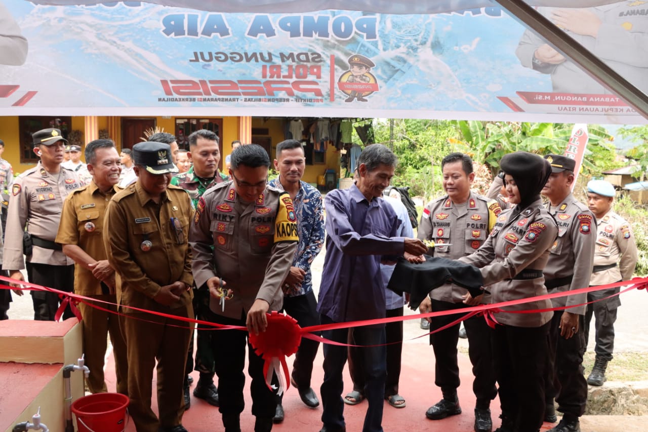 Polri Peduli Lingkungan, Kapolres Bintan Resmikan Pemakaian Air Bersih Sumur Bor Yang Telah Direvitalisasi