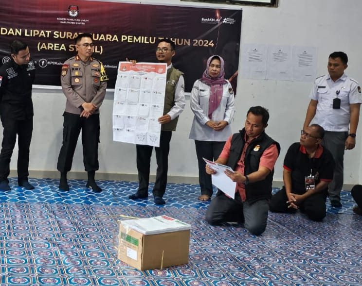 Kapolres Bintan Cek Kesiapan Personil Pengamanan di Kantor KPU Saat Sortit Lipat Surat Suara Pemilu 2024