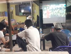 Koramil 03/Nongsa Gelar Nobar Sepak Bola Gembira Bersama Warga, Perkuat Kebersamaan TNI dan Masyarakat