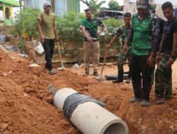 Minggu Tak Jadi Penghalang, Satgas TMMD 130 dan Warga Bersatu Kebut Pemasangan Gorong-Gorong di Mangsang Maju