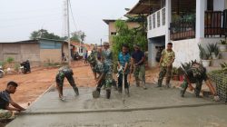Gotong Royong Satgas TMMD dan Warga Percepat Pengecoran Jalan di Mangsang Maju