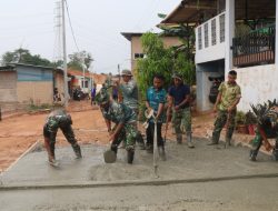Gotong Royong Satgas TMMD dan Warga Percepat Pengecoran Jalan di Mangsang Maju