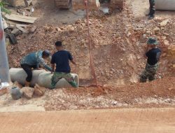 Tak Kenal Lelah, Satgas TMMD ke-130 Berjuang Bersama Beko Pasang Gorong-Gorong demi Warga Mangsang Maju