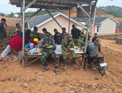Di Tengah Lelah Membangun Jalan, Makan Bersama Menjadi Tradisi yang Mengikat Satgas TMMD ke-130 dan Warga