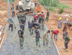 Beko Jadi Andalan Satgas TMMD ke-130 Kodim 0316/Batam, Medan Berlumpur Tak Hentikan Pengecoran Jalan