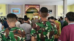 Di Balik Kerasnya Perjuangan Membangun Jalan, Satgas TMMD 130 Tak Lupa Bersujud kepada Sang Pencipta