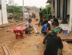 Hari Kedua TMMD ke-130 Kodim 0316/Batam, Satgas dan Warga Perkuat Pengerjaan Jalan di Mangsang Maju