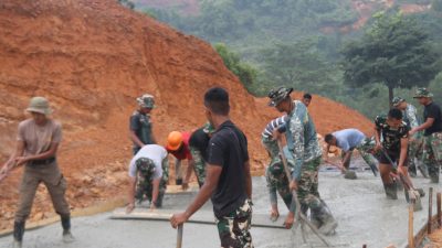 Pengecoran Dikebut Sejak Pagi, Satgas TMMD 130 dan Warga Kejar Target Jalan Mangsang Maju